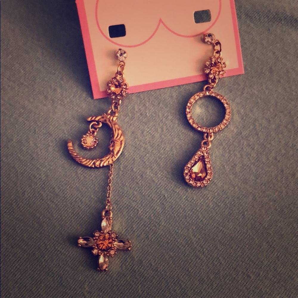 Cute earrings! Brand new